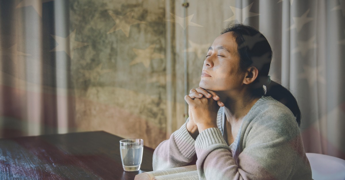 a woman praying, how we can pray for America
